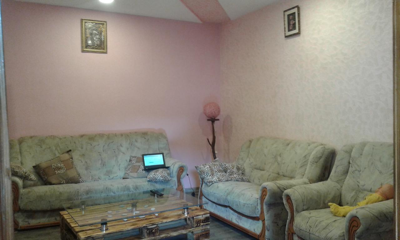 Guest House Nima Borjomi ภายนอก รูปภาพ